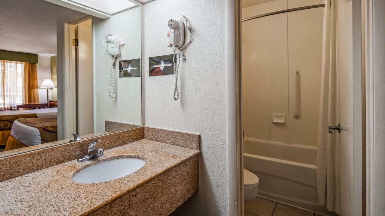 Ramada By Wyndham Savannah Gateway Exterior foto